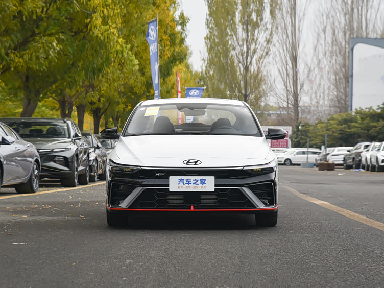 北京现代伊兰特: 崭新前脸设计凸显运动风范_车家号_发现车生活_汽车