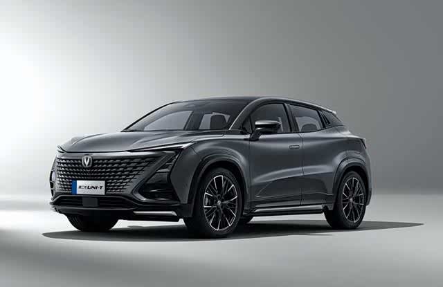 2023款长安unit上市售价1239万百公里油耗645l适合家用