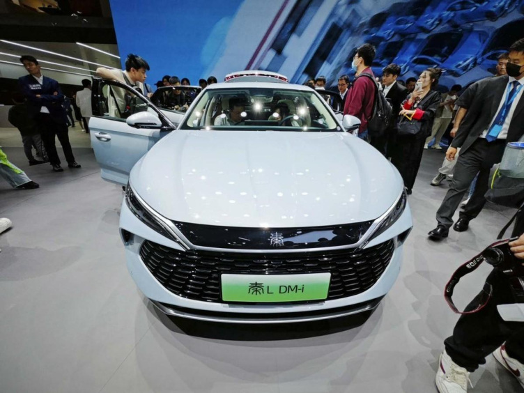 比亚迪秦l亮相北京车展,挑战合资中级车市场