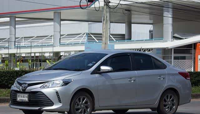 丰田卡罗拉来了新车比奥迪还漂亮油耗4l10万要啥轩逸