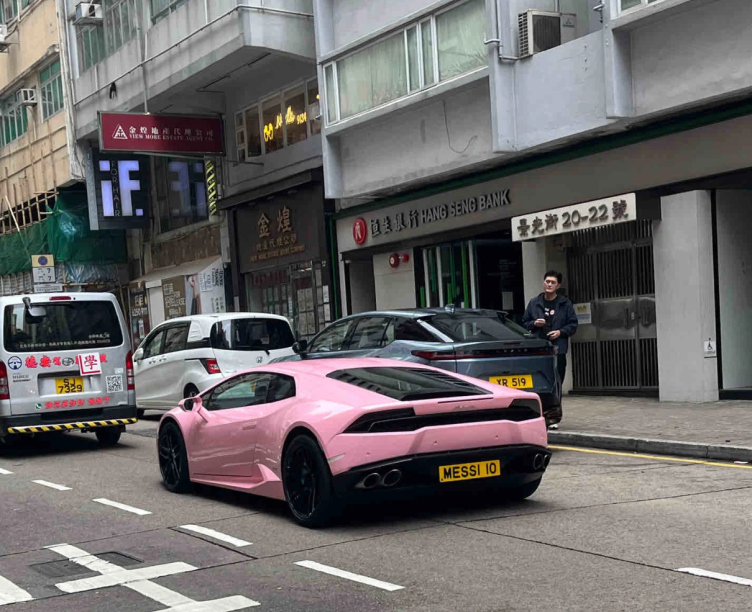 梅西的香港粉絲身家百億開蘭博基尼車牌號是梅西名字