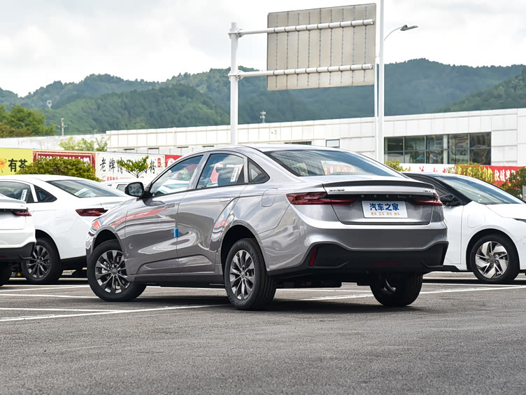 吉利几何a轿车内饰配置与动力解析_车家号_发现车生活_汽车之家