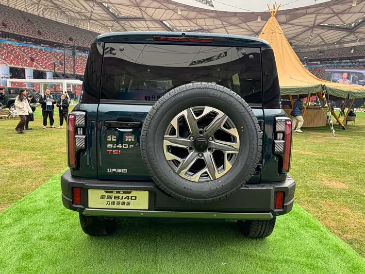 二,全新bj40刀锋英雄版——谁说我们没有rubicon和badland?