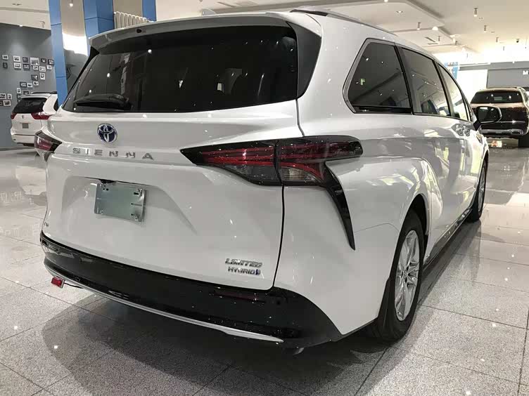 24款丰田塞纳全时四驱豪华商务车