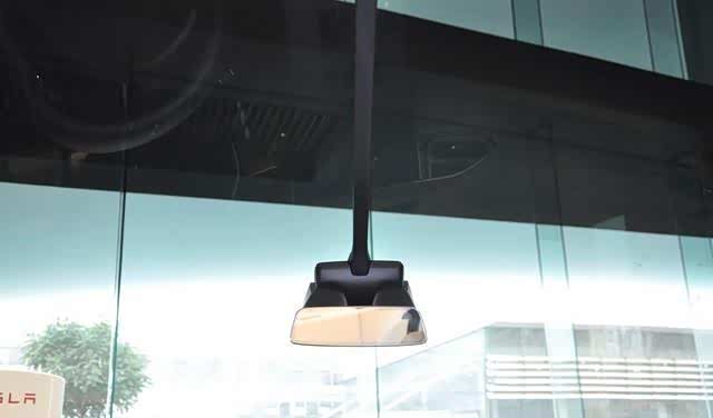 2021年上海车展特斯拉主站特斯拉车顶维权被拽下车发生了什么