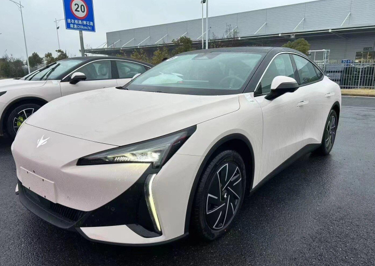 北汽极狐再添猛将阿尔法s5实拍抢先看性能出众有望成市场黑马