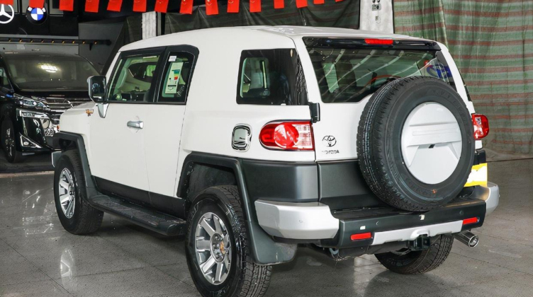 新款丰田陆巡fj申报复古造型v6动力约合人民币60万起