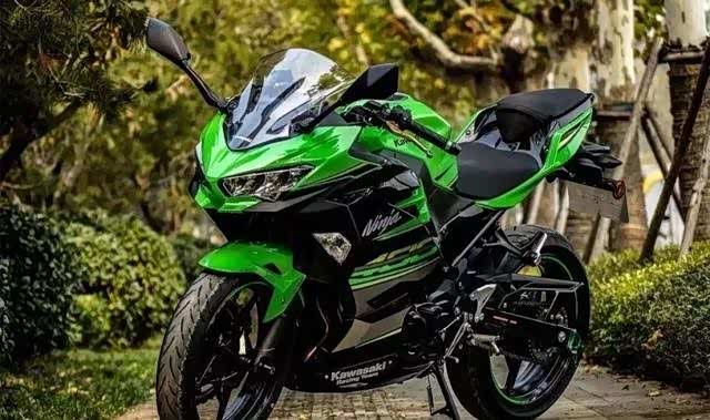 仿赛价格的守门员,你可能不相信,在国外450sr的定价和定位,都是向川崎