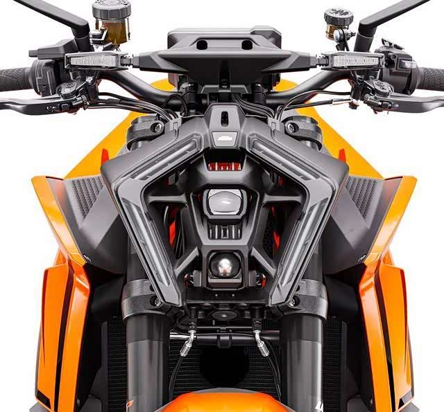 全新1390superdukerevo在炸裂的路上越走越远