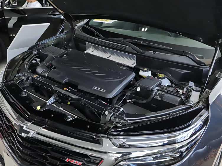 动力方面,探界者依旧提供1.5t和2.0t两款发动机供选择,其中1.