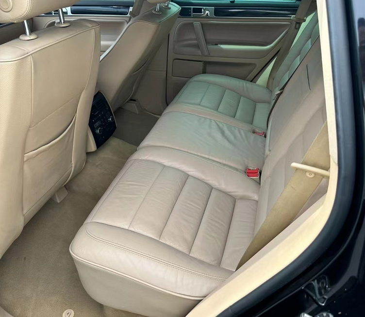 老板晒出08年花160万买的大众途锐r50银色后视镜v10柴油引擎