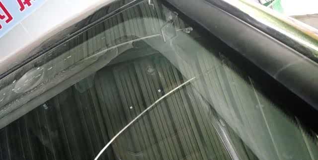 汽车前挡玻璃划痕修复