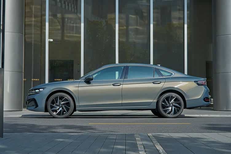 全新大众迈腾预计4月25日北京车展惊喜亮相