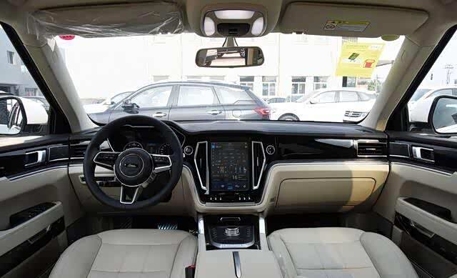 众泰t700的外观设计,整体来说非常的漂亮,国产车中的黑马,以前总是说