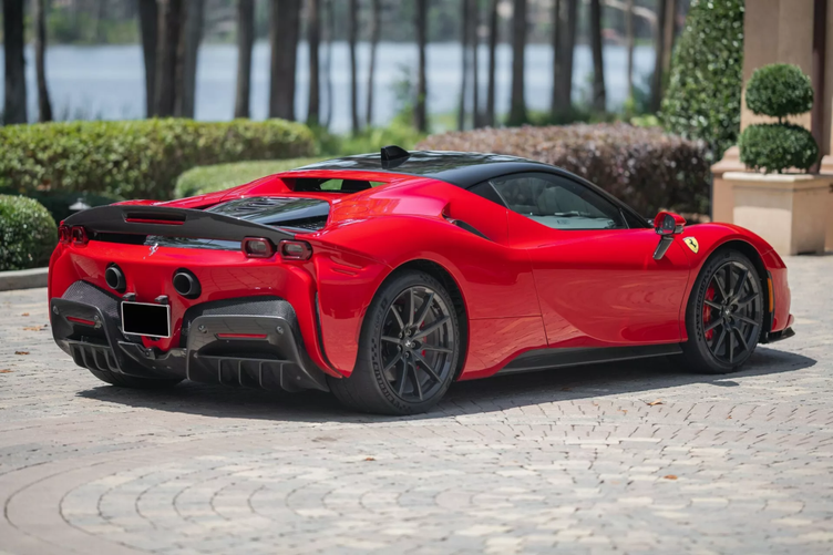 同样的价格选法拉利488pistaspider还是sf90stradale