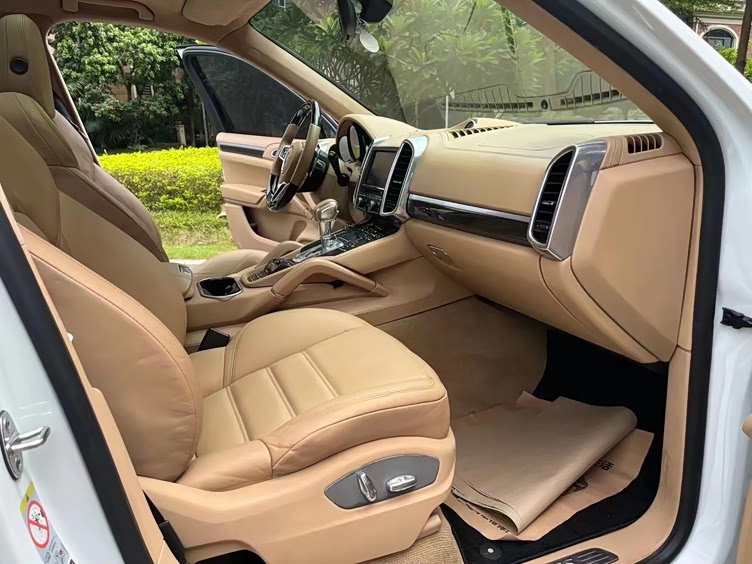 总体而言,2017款保时捷卡宴gts以其卓越的性能,豪华的内饰和丰富的