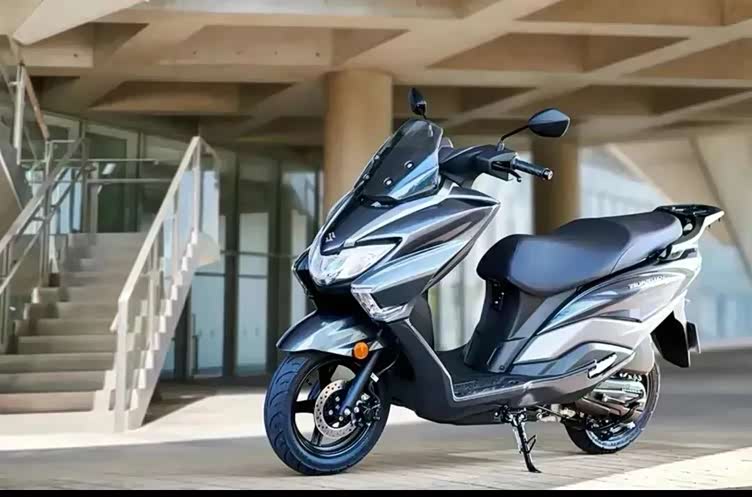 豪爵汉堡人125和五羊本田复古小踏板你更期待哪一款