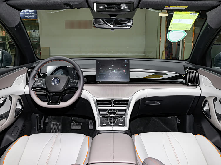 比亚迪宋pro dm-i:外观精致,内饰豪华,动力十足