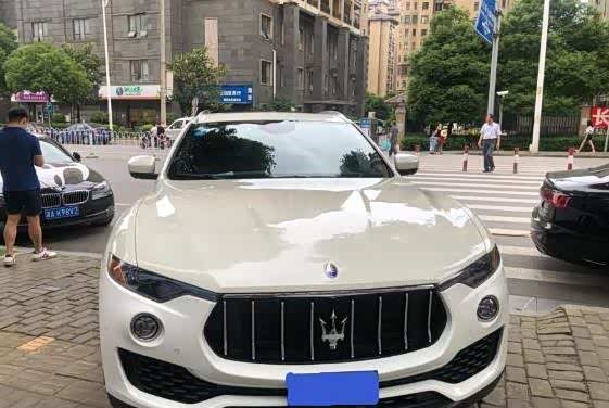 花106万元买的玛莎拉蒂莱万特两年跑两万公里现在还值多少钱