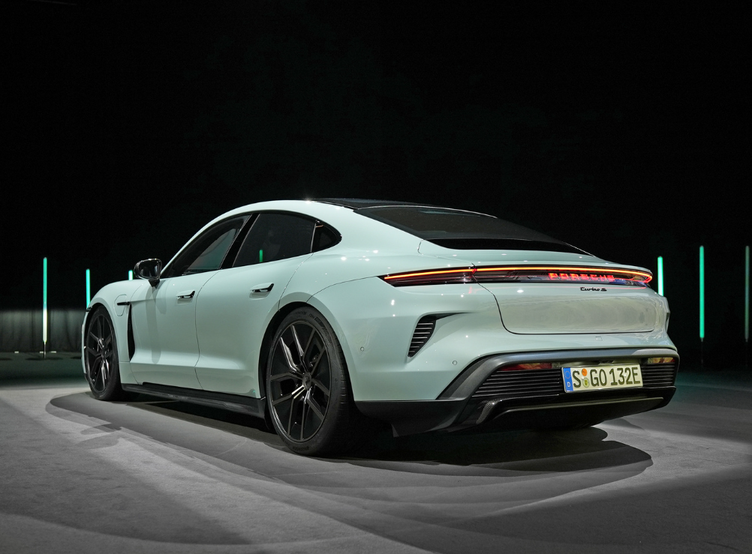 保时捷新款taycan跑车预计为市场新领军者帕拉梅拉小心了