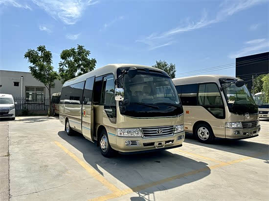 丰田考斯特17座价格考斯特17座内饰配置