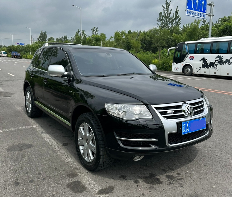 老板晒出08年花160万买的大众途锐r50银色后视镜v10柴油引擎