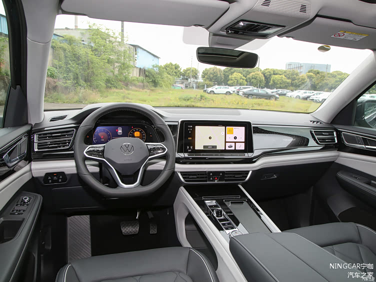 途昂和途昂x在内饰设计上采用了统一的设计语言,但在一些细节上存在