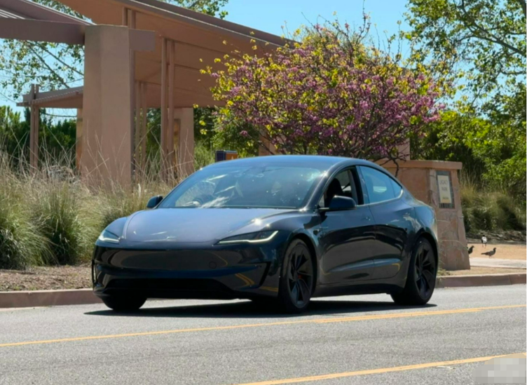 特斯拉model3ludicrous实拍图惊艳亮相细节彰显运动王者风范