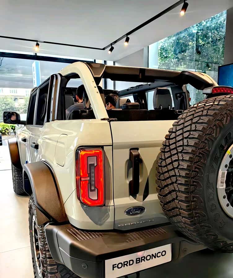 国产江铃福特烈马bronco越野车驰骋天地的自由灵魂