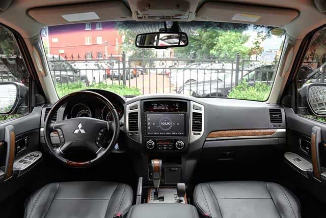 全新"帕杰罗"的内饰同样令人印象深刻.