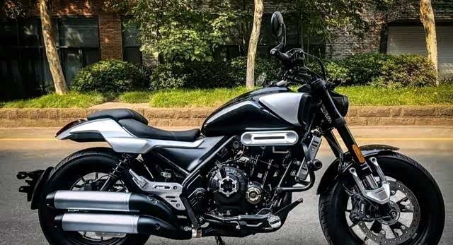 无极cu525实车图爆光造型有点像雅马哈vmax1700大魔鬼