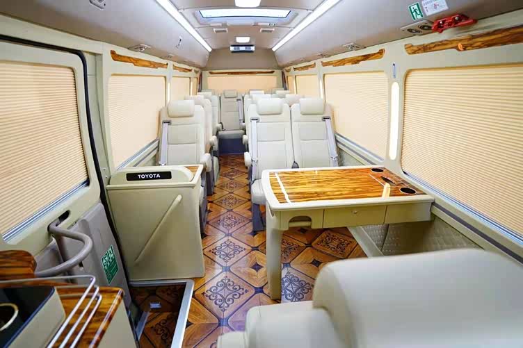 丰田考斯特17座行政版考斯特长宽高