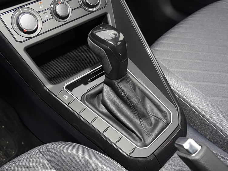 朗逸又夺销冠,售价8万内的高性价比家轿,够安全,更超值!_车家号_发现