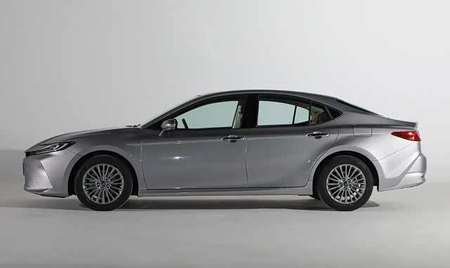 全新凯美瑞尊享预售,起售价为17.38万元,尊贵价值,敬请鉴赏