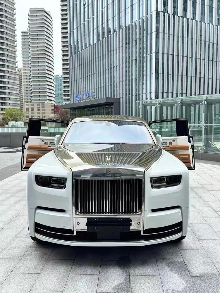 双拼劳斯莱斯幻影加长版移动宫殿