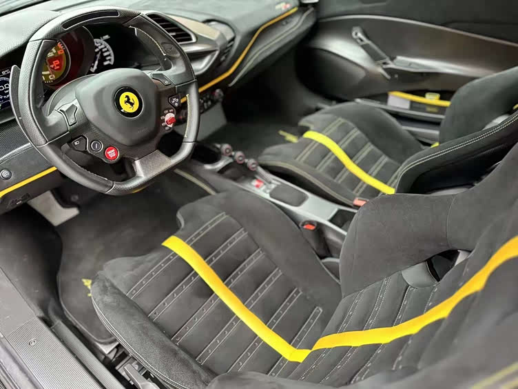 法拉利488pista赛车造型加速29秒成就于一身的艺术品