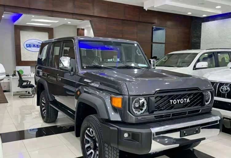 有着越野车领域里"活化石"之称的丰田陆巡lc76,最近再次迎来了换代