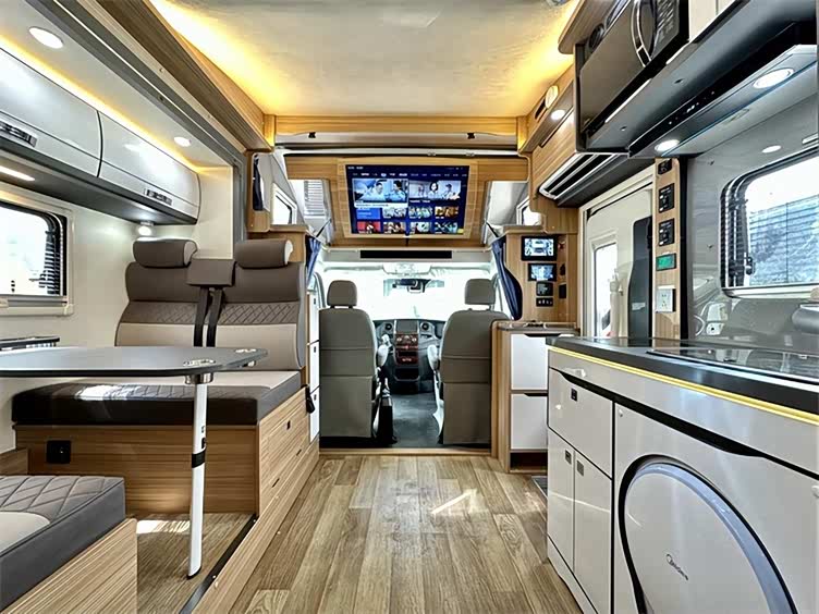 戴德云游依维柯双拓展房车落地50w的高品质房车