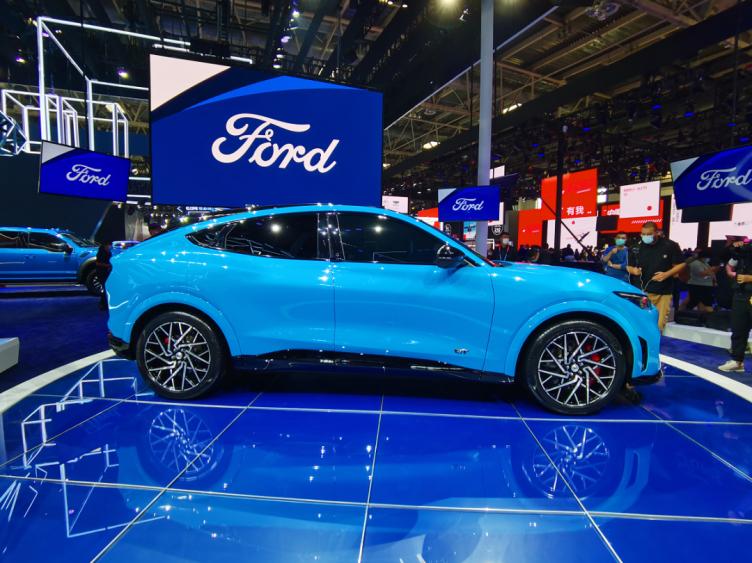 为应对中国车企挑战,福特开发低成本电动汽车,25万美元起售