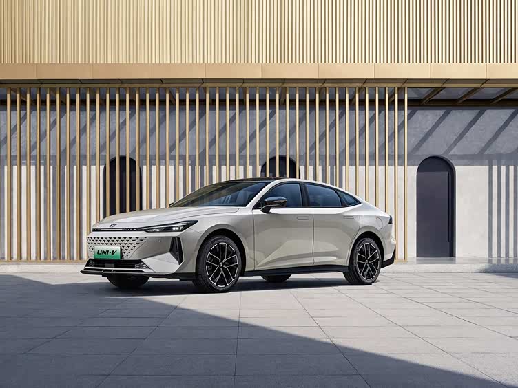 外观更加运动提供燃油插混版车型新款长安univ预计3月上市