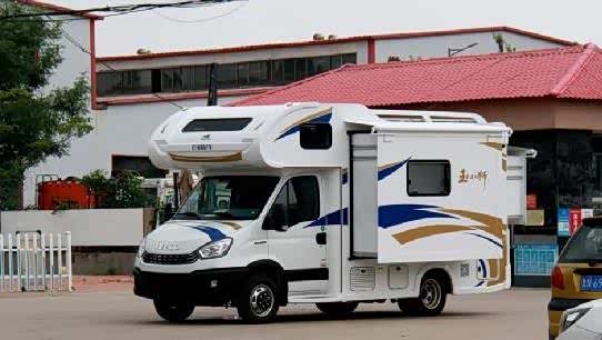 巨威依维柯双拓展房车,助您展翅高飞,实现心中的大梦想