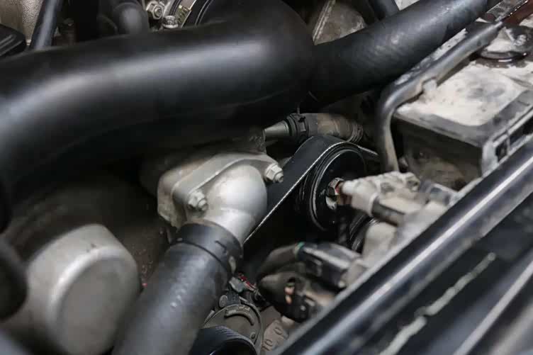 订了一些发动机配件,皮带,涨紧轮,惰轮,滤芯,密封垫等等,首选原厂件.