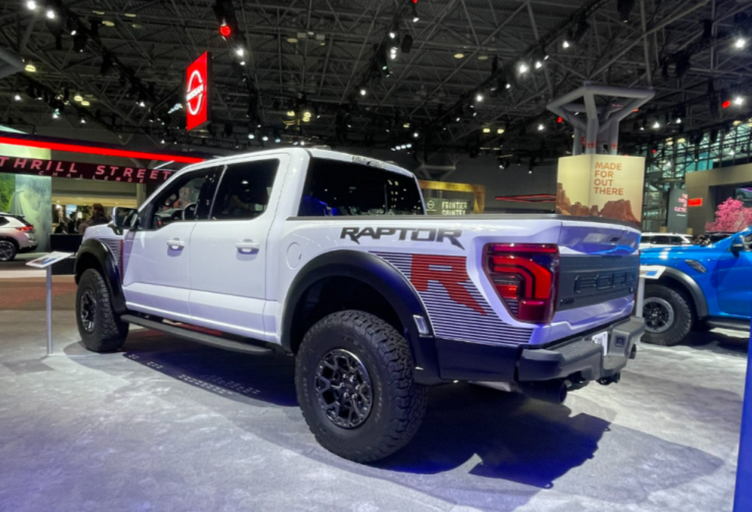 730马力2024福特f150猛禽r引爆纽约车展