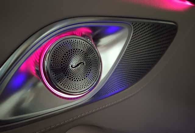 后门高音旋转喇叭,旋转高音都是只有大柏林之声音响才有的独特配置,并