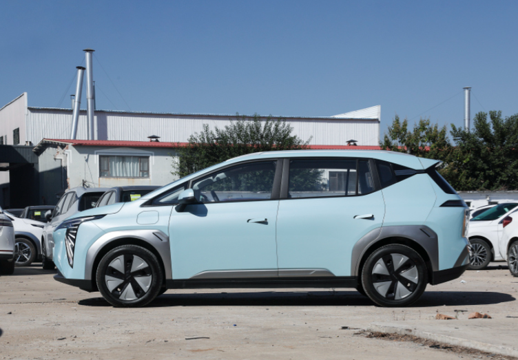 广汽埃安aionyplus新增310星耀版售价998万元起