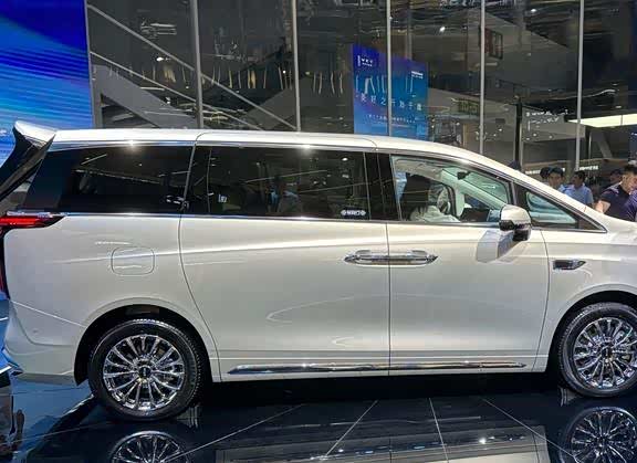 随着长城魏牌高山dht-phev的预订开启,对于有购买mpv车型意向的消费者