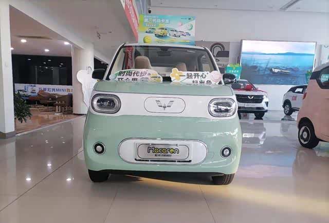 探店五菱宏光miniev老款马卡龙优惠13万元新款销量较高