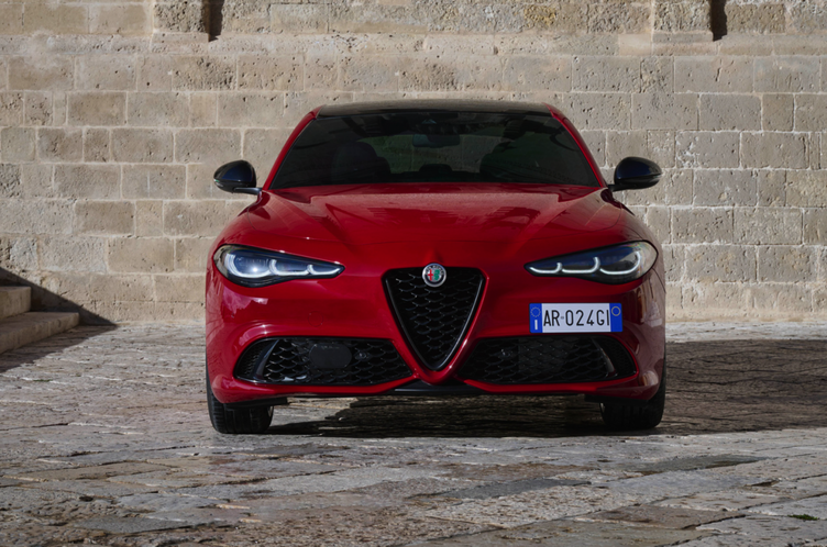 阿尔法罗密欧三款新车盛大上市致敬传奇的意式风情