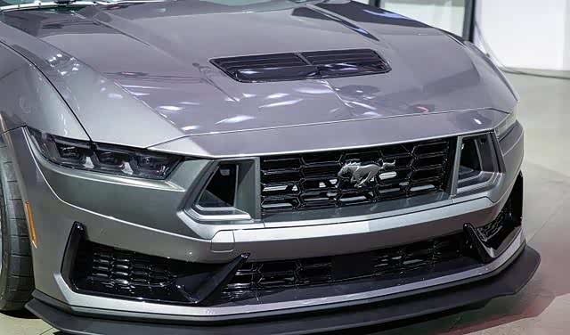 大多数情况下都会直接考虑保时捷旗下跑车了,mustang此前的定位就是30