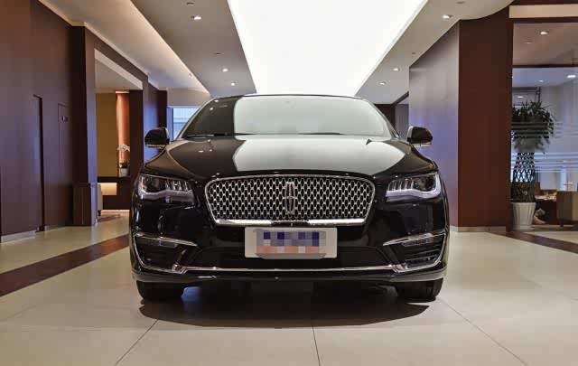 而mkz作为林肯家族中最入门的车型,仅车长就有4米9,比奔驰e级体面